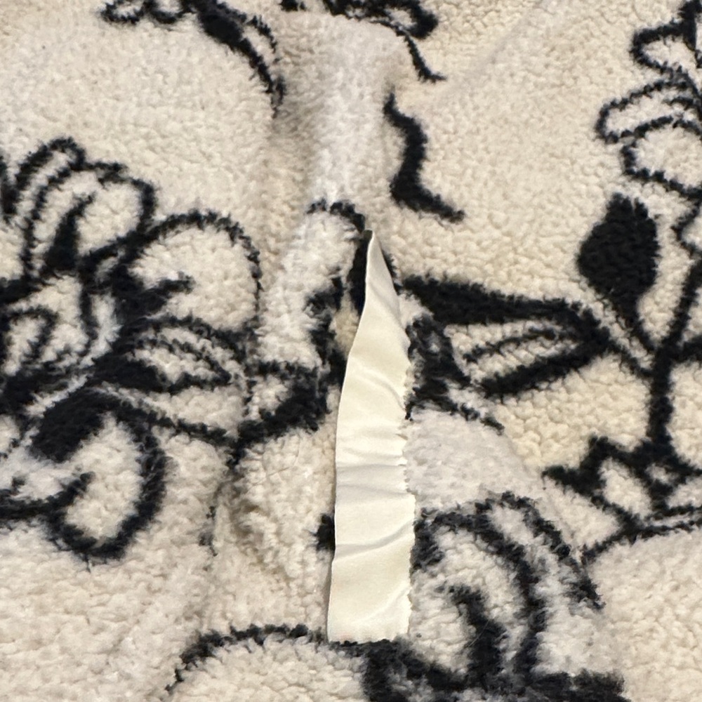 Como Blu-Floral Sherpa Jacket - Black and Cream - Picture 3 of 9